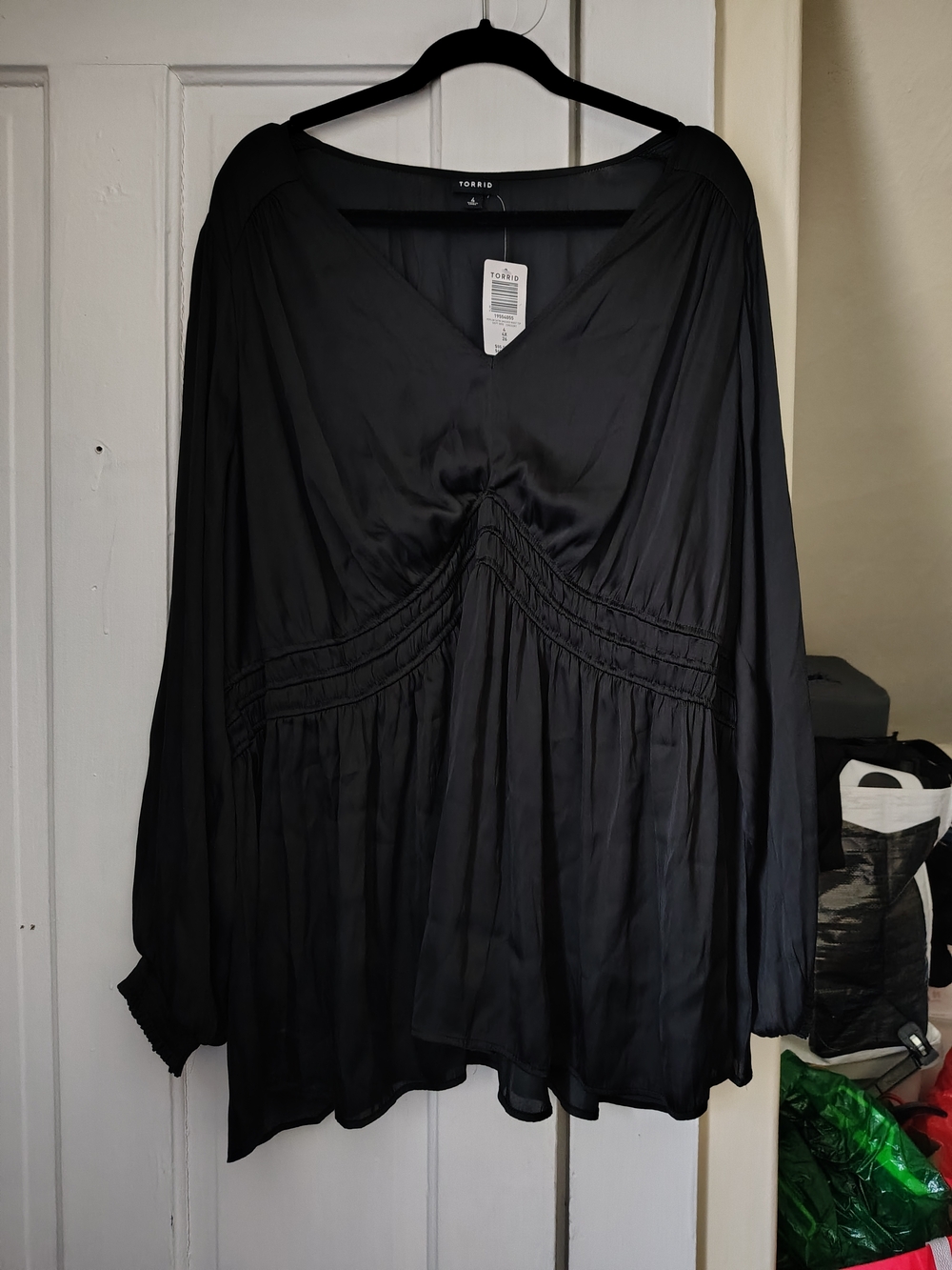 NWT 4X Torrid Black Peplum Waist Long Sleeve Satin Top